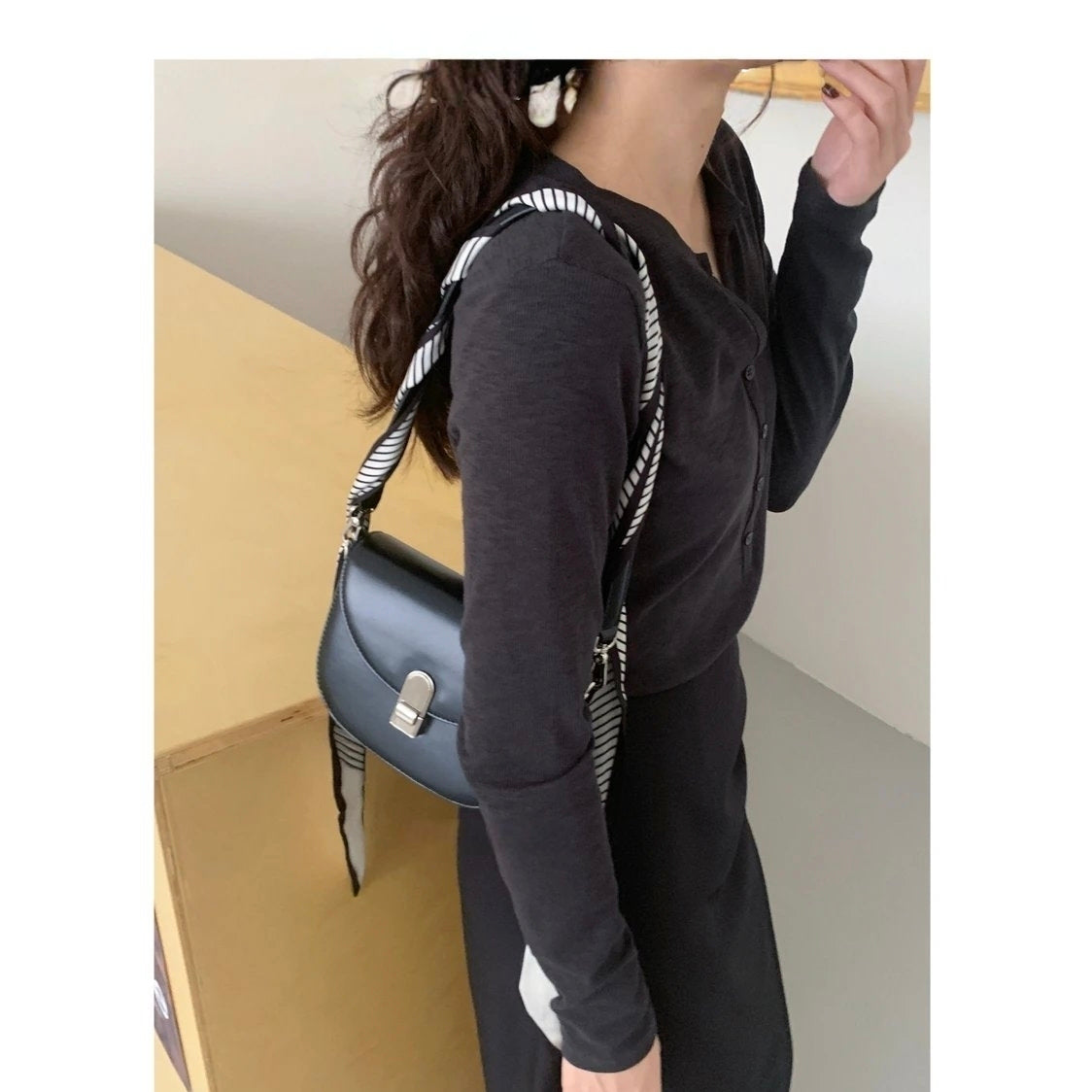 【摩登獨白】隨手打點綴條紋小絲巾